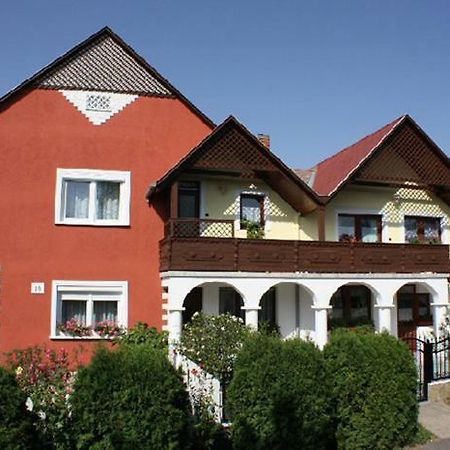 Papp Apartmanhaz ボニャルツバシュ エクステリア 写真